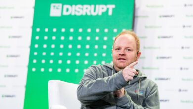 Parker Conrad, CEO at Rippling talks with Mary Ann Azevedo talk about "Going Global" at TechCrunch Disrupt in San Francisco on October 20, 2022. Image Credit: Haje Kamps / TechCrunch