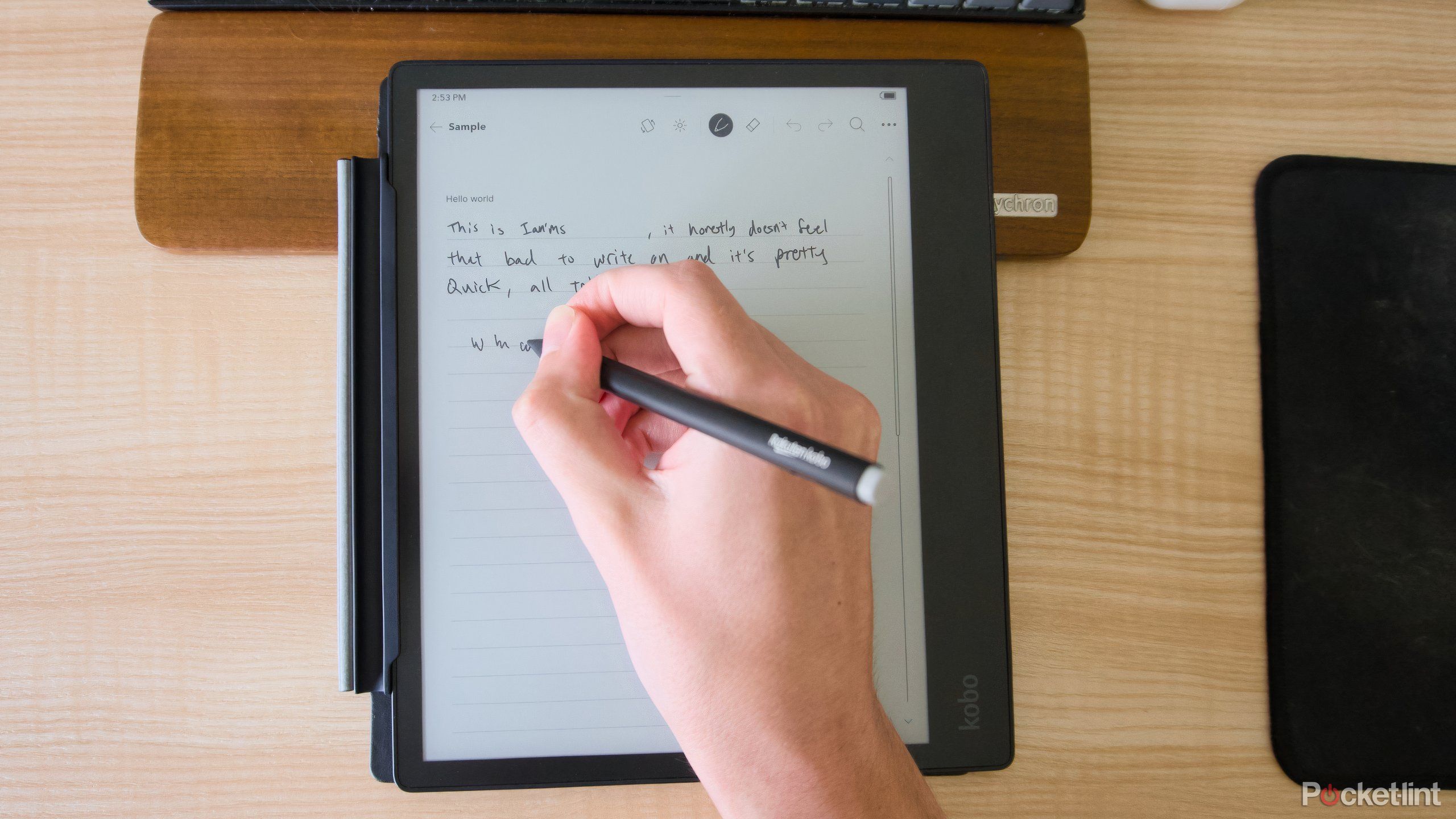 نوشتن در یک نوت بوک Advanced Kobo Elipsa 2E با قلم Kobo.