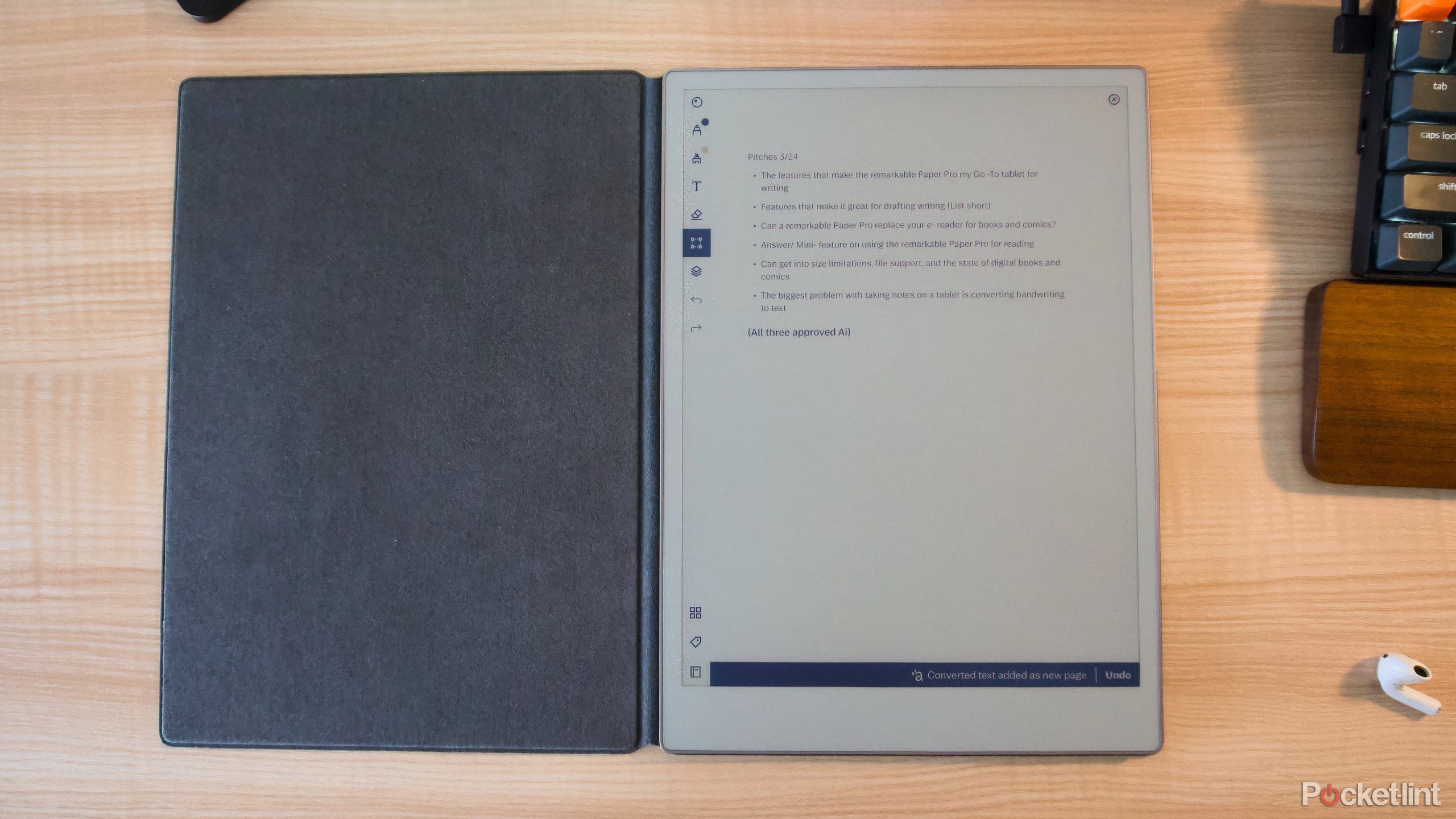 متن تبدیل شده بر روی یک مقاله قابل توجه کاغذی.