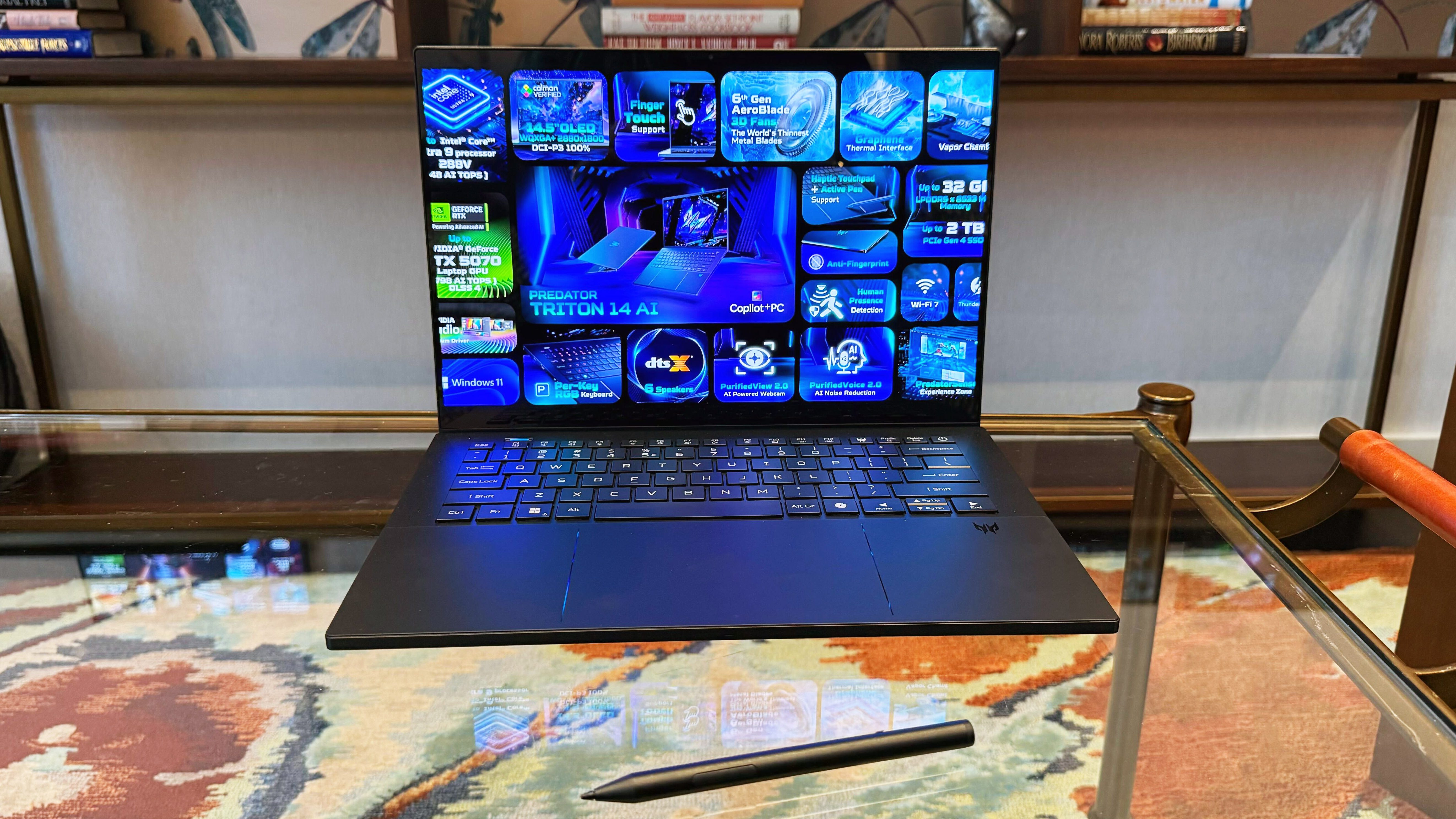 Acer Predator Triton 14 AI LAPTOP روی یک میز شیشه ای.