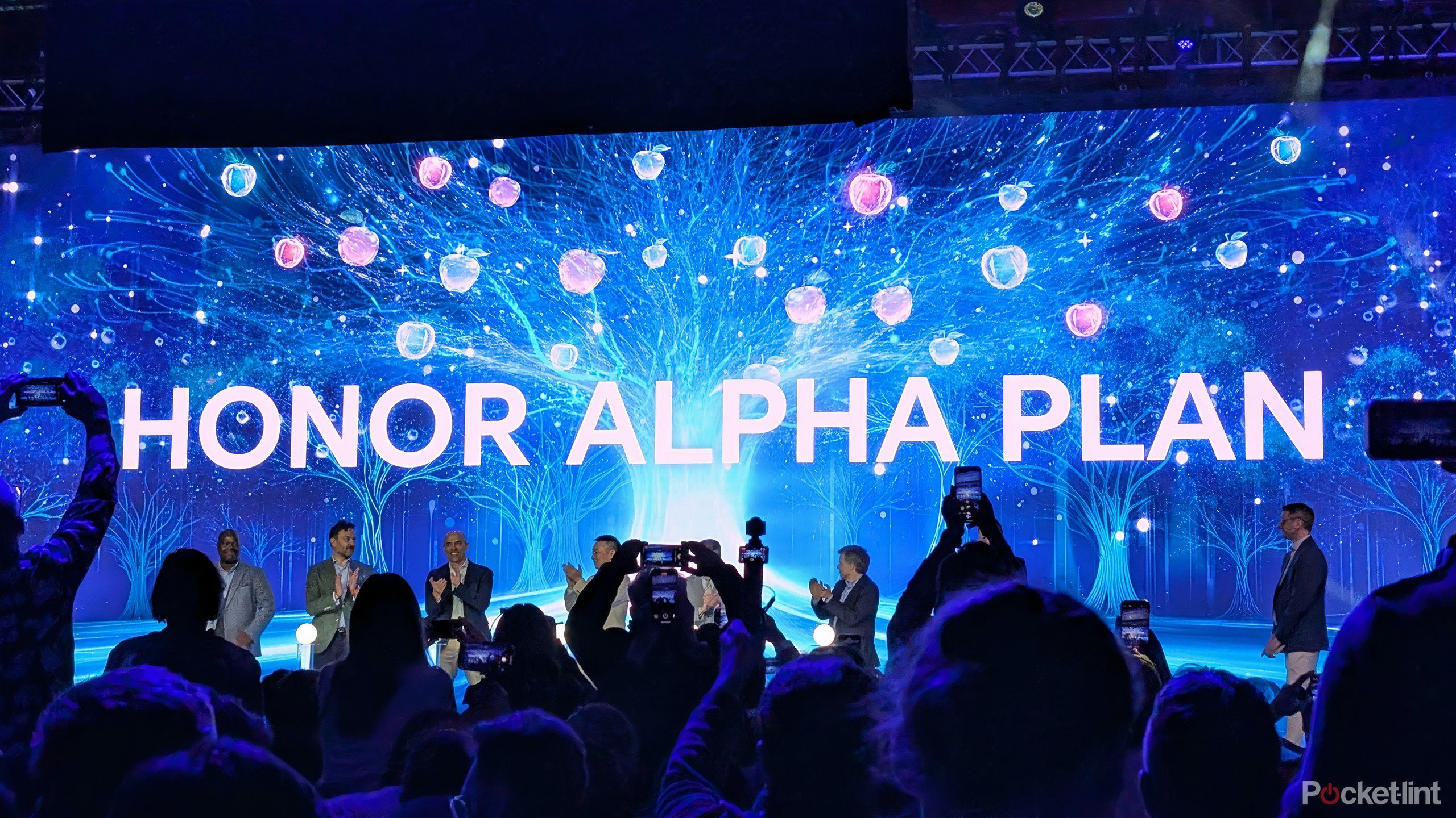 Plan Honor Alpha که روی صحنه رونمایی شد
