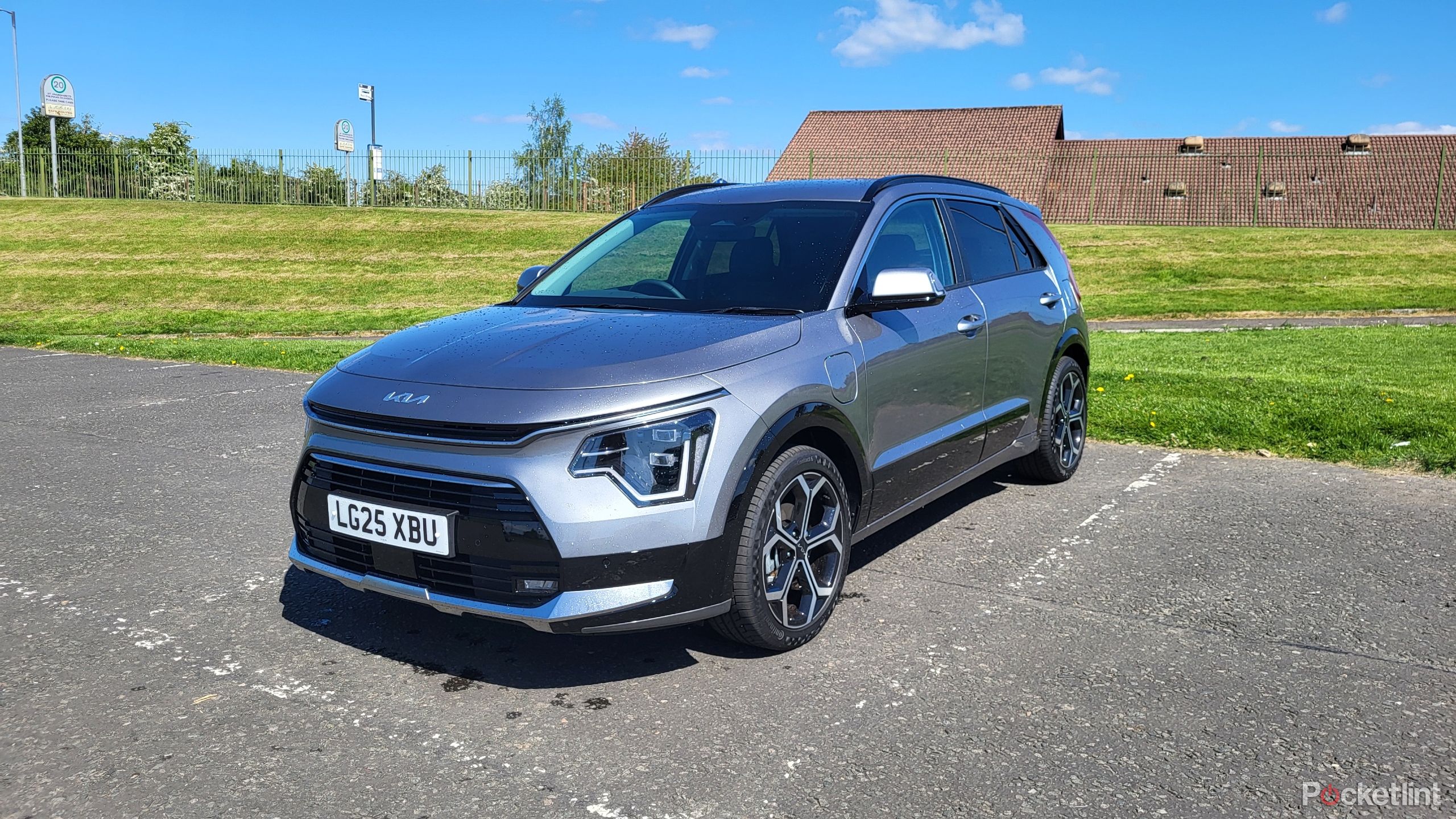 نمای چهارم جلوی هیبرید پلاگین Kia Niro.