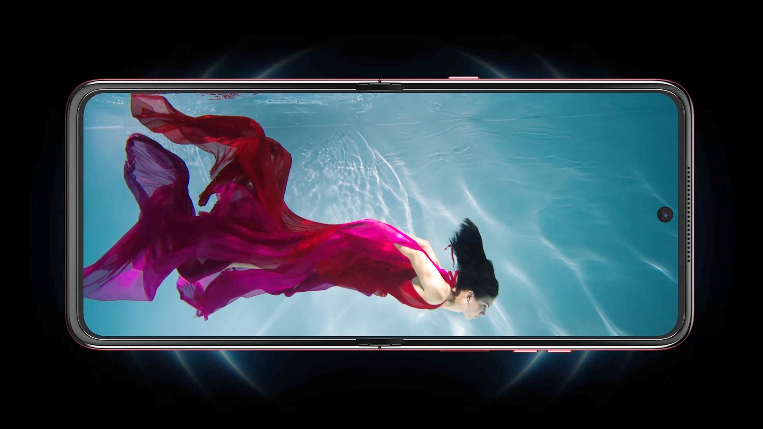 ویدئو در یک Moto Razr Ultra 2025.