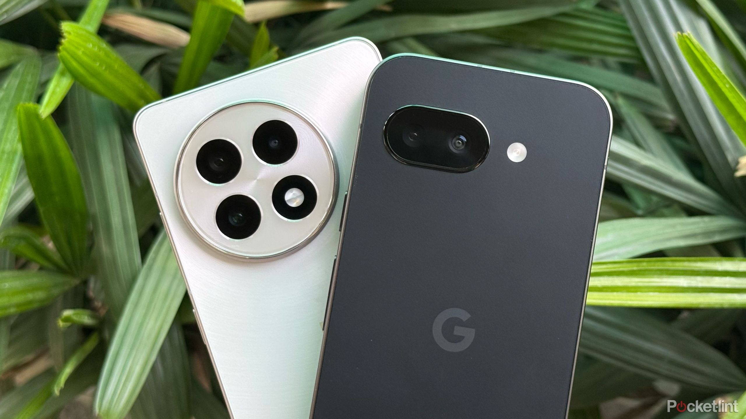 OnePlus 13r vs Pixel 9A طراحی عقب
