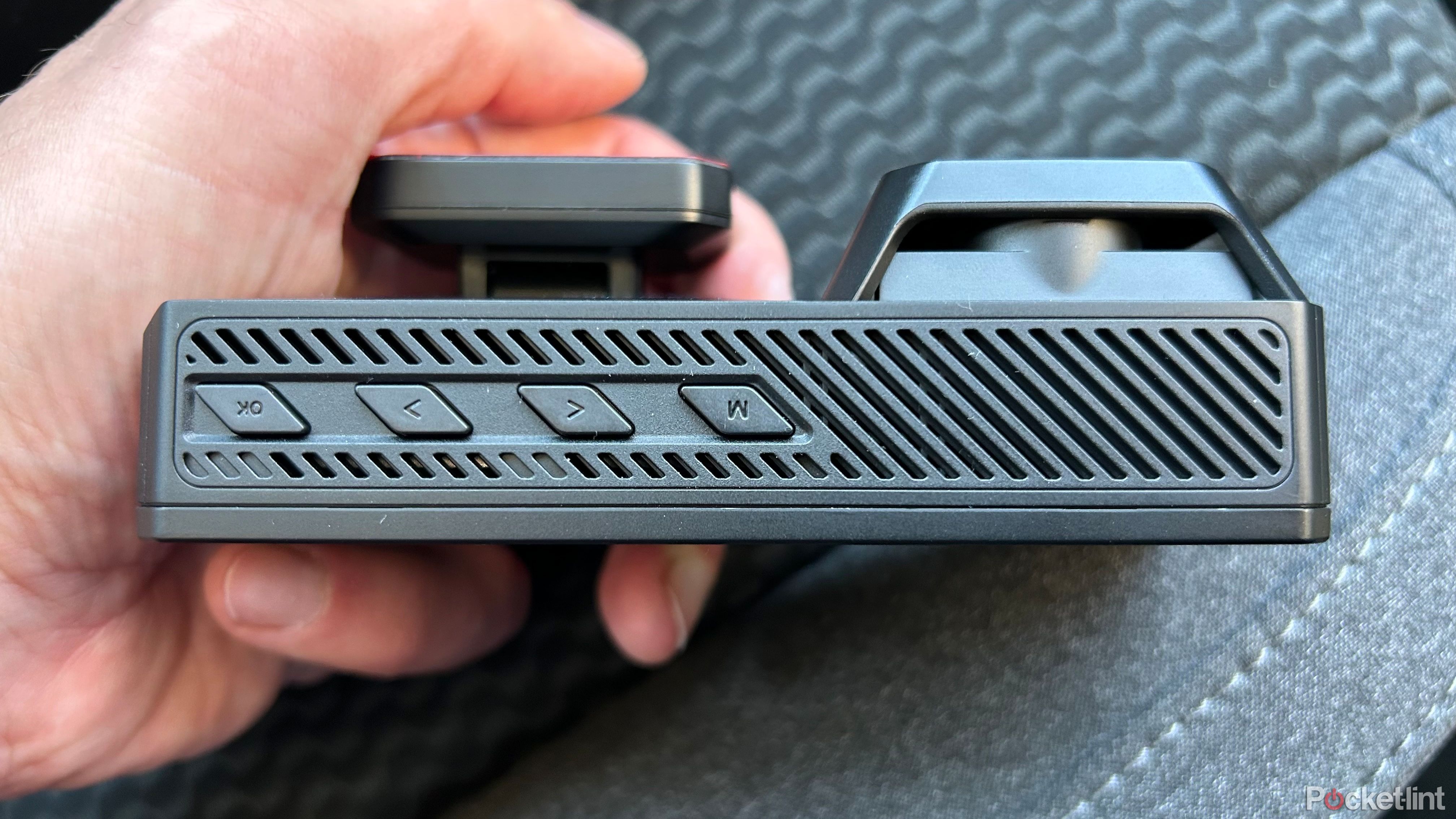 Redtiger F77 Dash Cam در کنار طرف. 