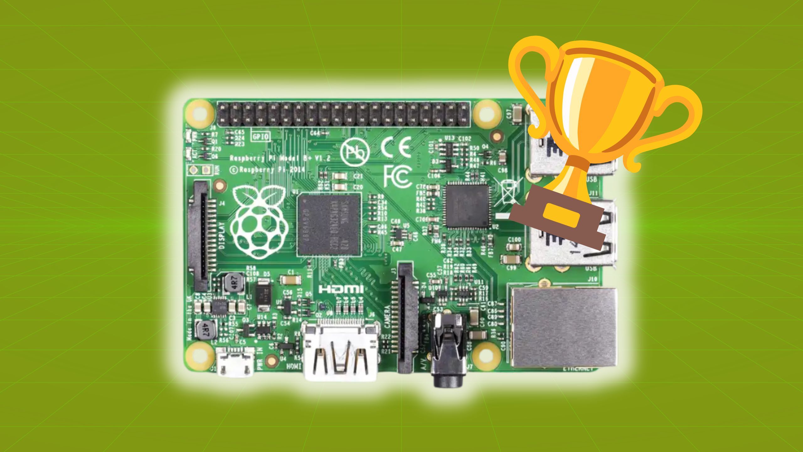 یک مدل Raspberry Pi Model 1 با یک جایزه بر روی آن.