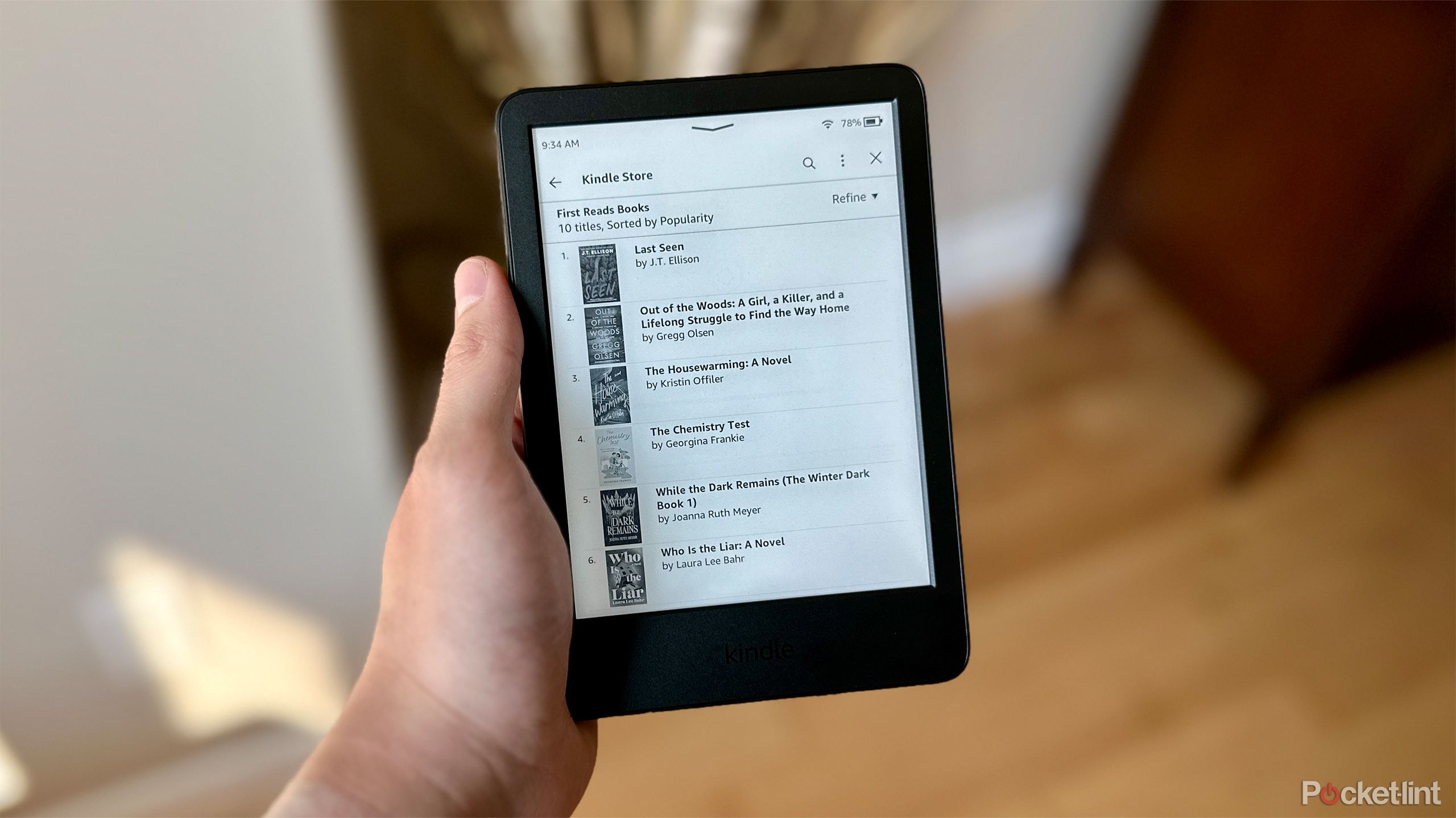 Kindle با اولین کتاب می خواند.