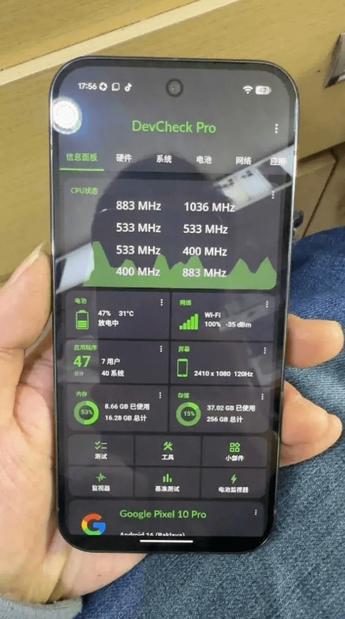 یک تصویر درز شده از یک نمونه اولیه Google Pixel 10 Pro که مشخصات دستگاه را نشان می دهد. 