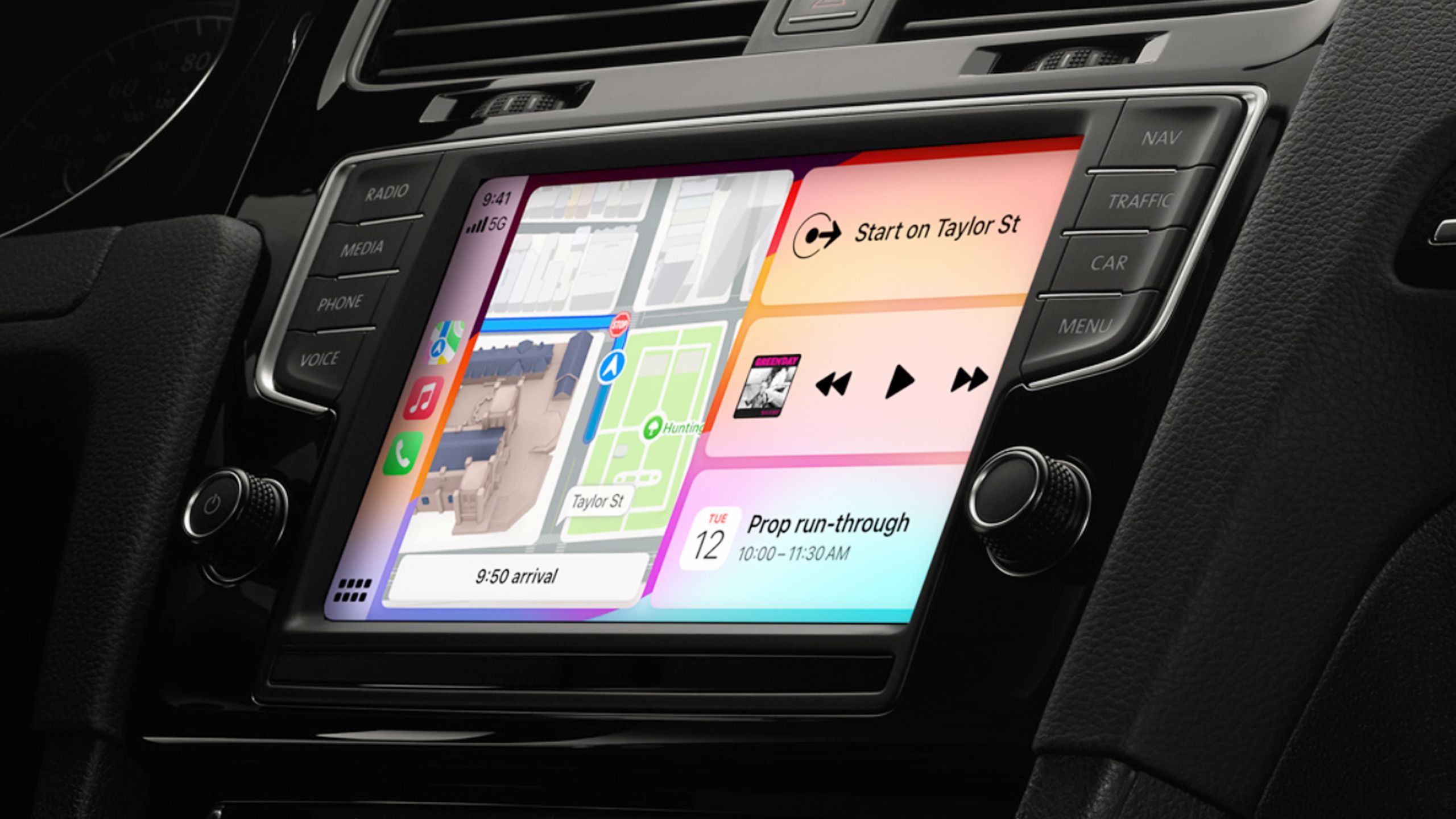 مكانتی از نمای داشبورد چند برنامه CarPlay.