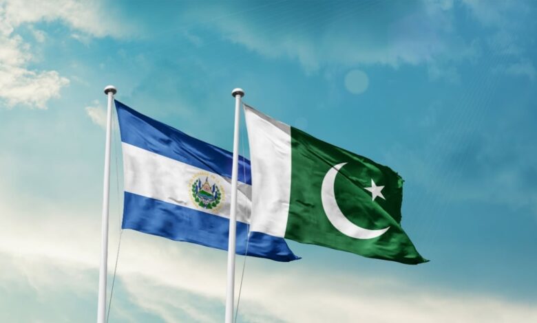 پاکستان با السالوادور ارتباط برقرار می کند ، با جلو و مرکز بیت کوین