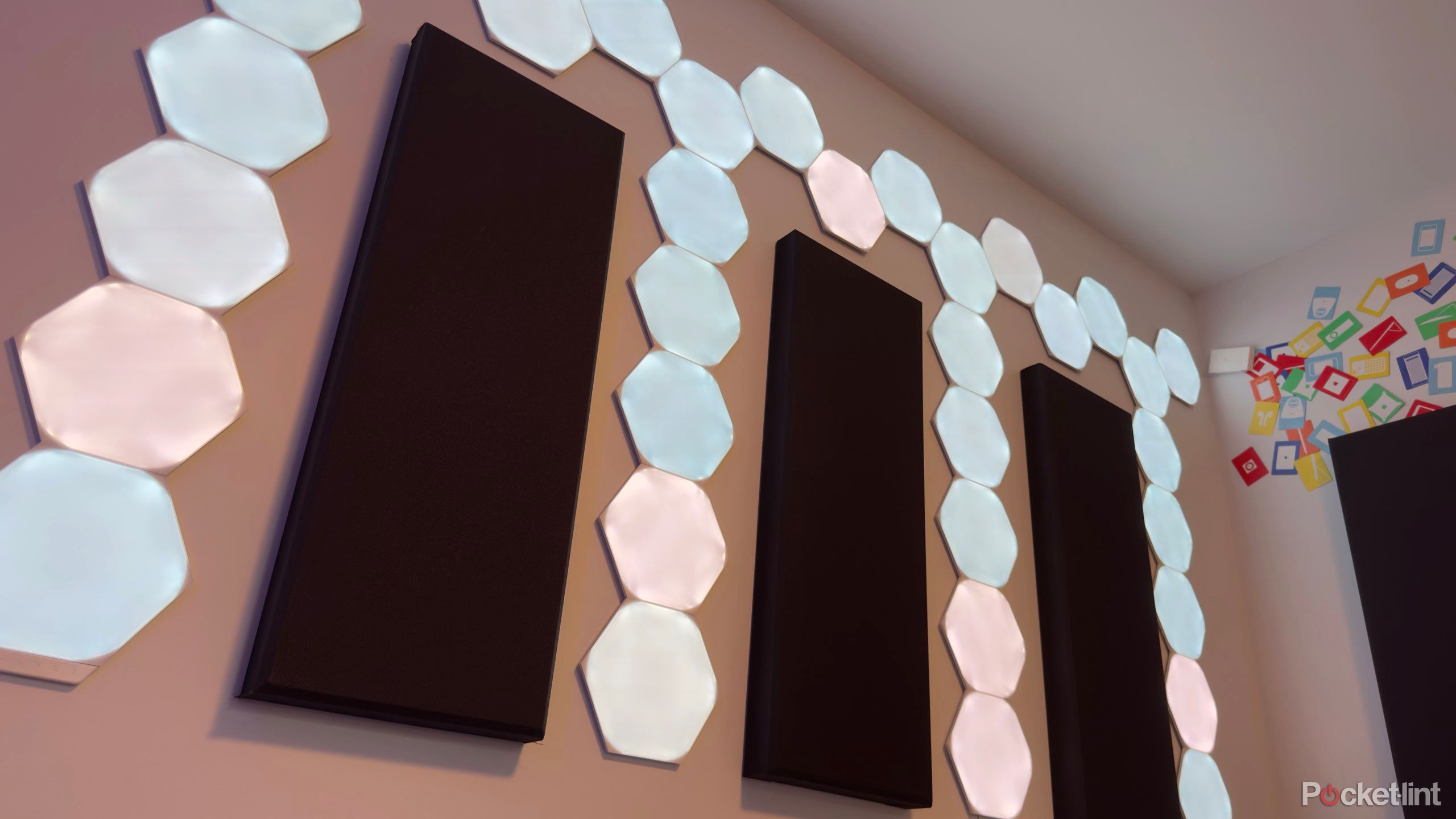 Nanoleaf Hexagons را شکل می دهد.