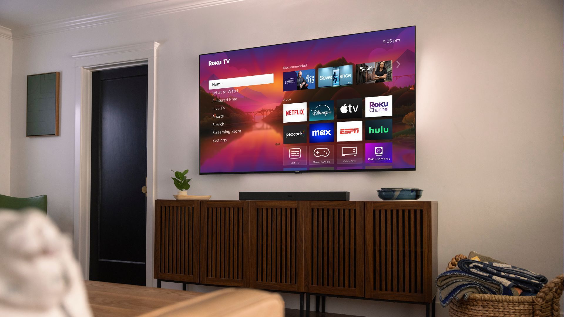 مدلی از سری Roku TV Plus.