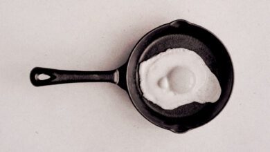 Photograph of an egg frying in a pan, edited to resemble the 1987