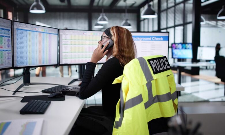 911 مرکز بسیار کم است ، آنها برای پاسخگویی به تماس ها به هوش مصنوعی می آیند