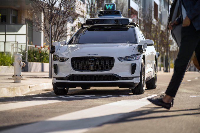 وسیله نقلیه خودمختار Waymo Jaguar Ipace
