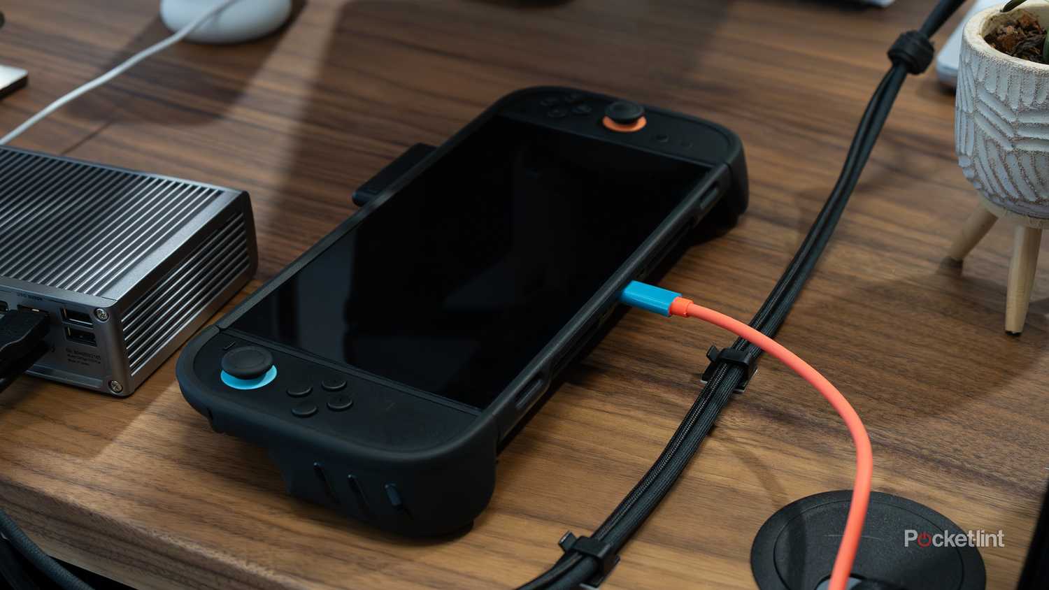 Dock Switch Jemdo's Switch 2 به دستی وصل شد 