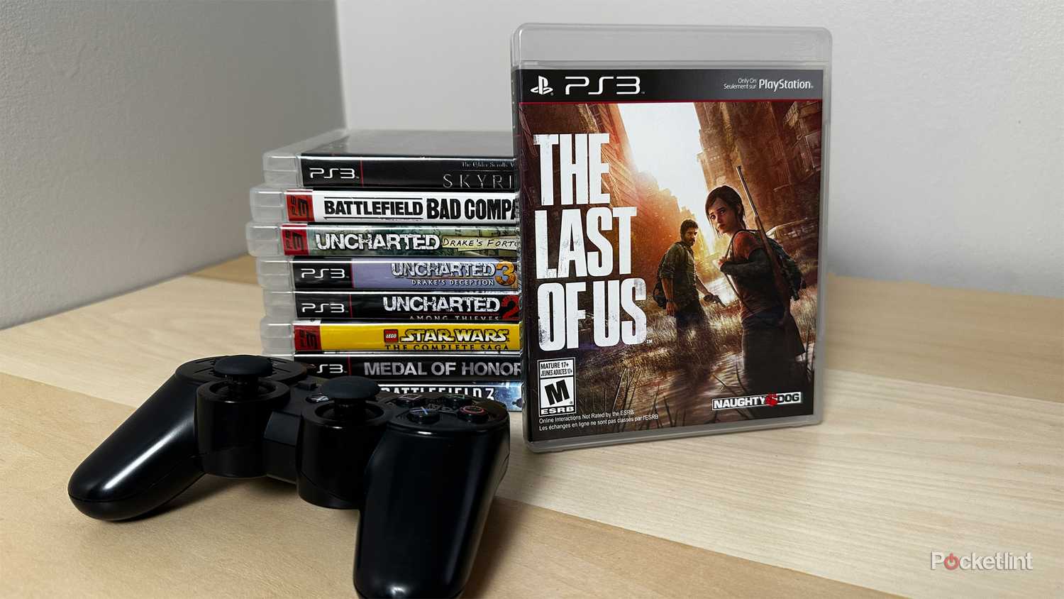 بازی های PS3 در کنار کنترلر PS3.