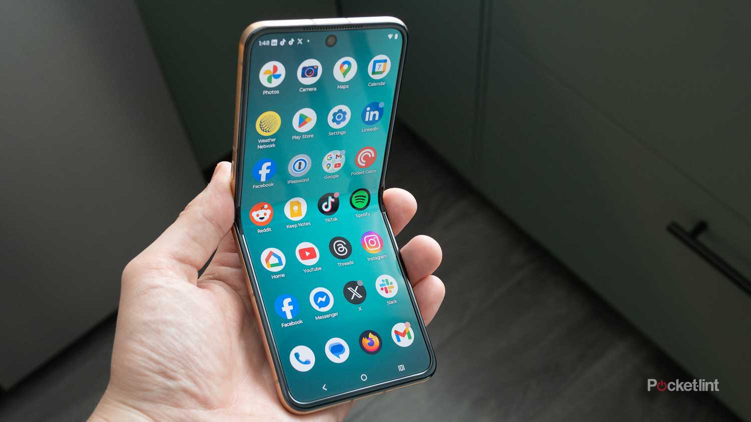 Razr Ultra (2025) بسته شد 