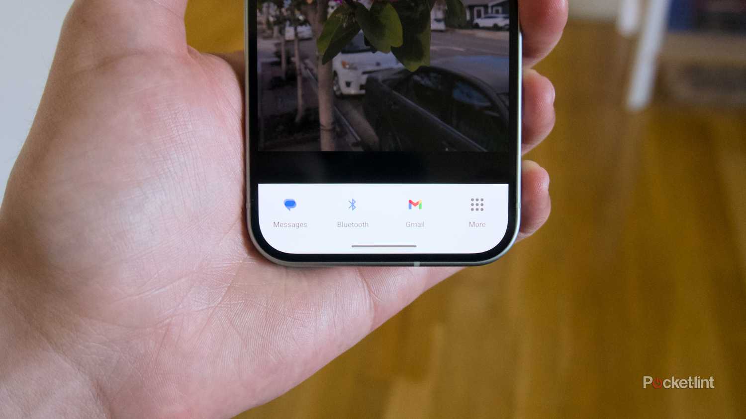 گزینه های اشتراک گذاری در گالری Google در پیکسل 9.