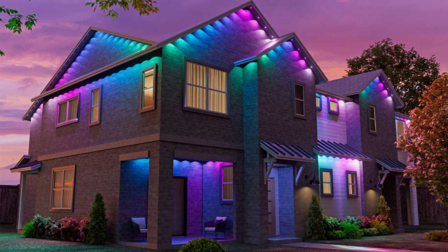 خانه ای که در چراغهای فضای باز Nanoleaf بیرون آمده است.