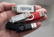 5 روش هوشمندانه من از درایوهای قدیمی فلش USB استفاده می کنم که در اطراف آن قرار گرفته ام