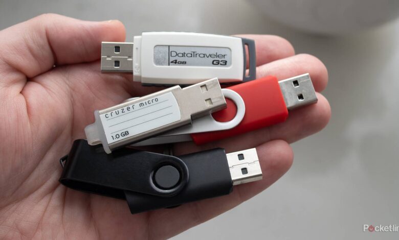 5 روش هوشمندانه من از درایوهای قدیمی فلش USB استفاده می کنم که در اطراف آن قرار گرفته ام
