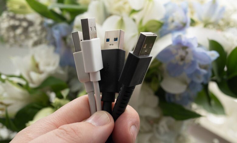 3 دلیل من تا زمانی که می توانم روی کابل های قدیمی USB-A خود نگه دارم