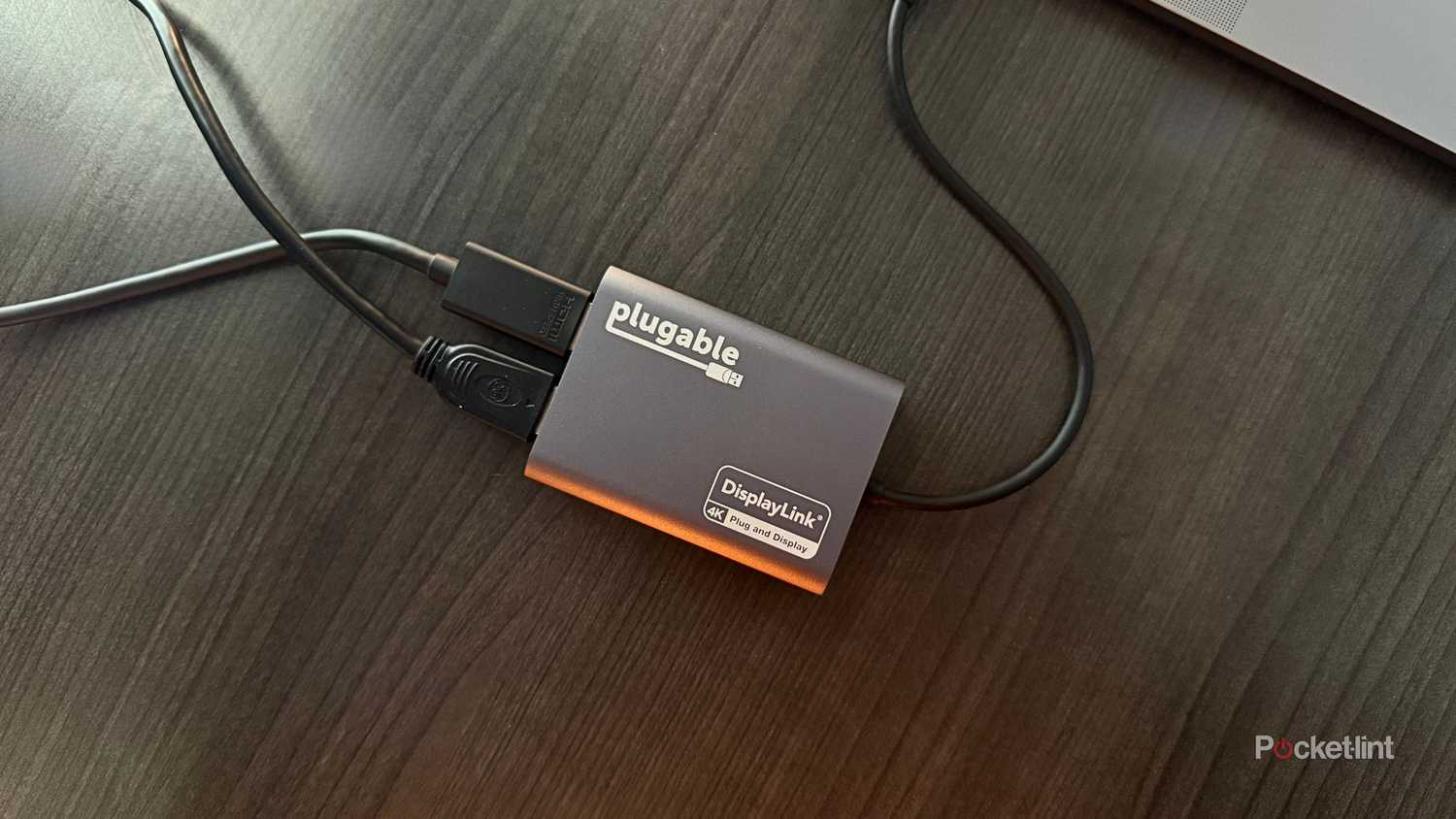یک آداپتور USB-C به HDMI.