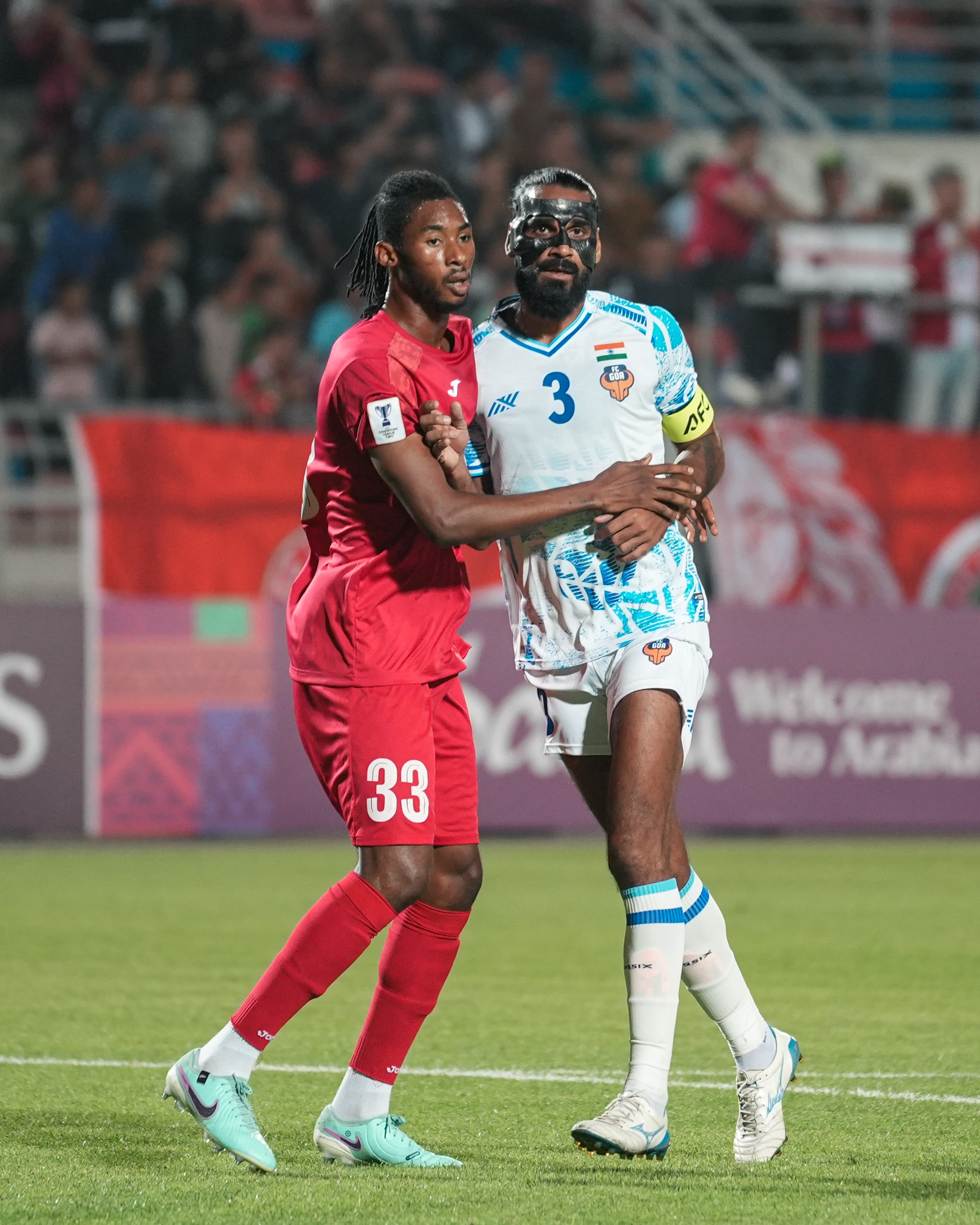 Sandesh Jhingan در اولین مسابقه خود با یک ماسک صورت ، مقابل Istiklol در لیگ قهرمانان آسیا 2. (FC Goa.) Sandesh Jhingan در اولین مسابقه خود با یک ماسک صورت ، مقابل Istiklol در لیگ قهرمانان آسیا 2. (FC Goa.)