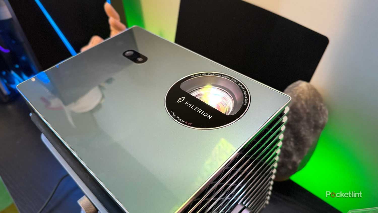تصویری از Valerion Visionmaster Pro 2 رو به رو.