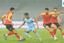 بازیکنان، باشگاه ها ممکن است از SC برای شروع لیگ درخواست کنند