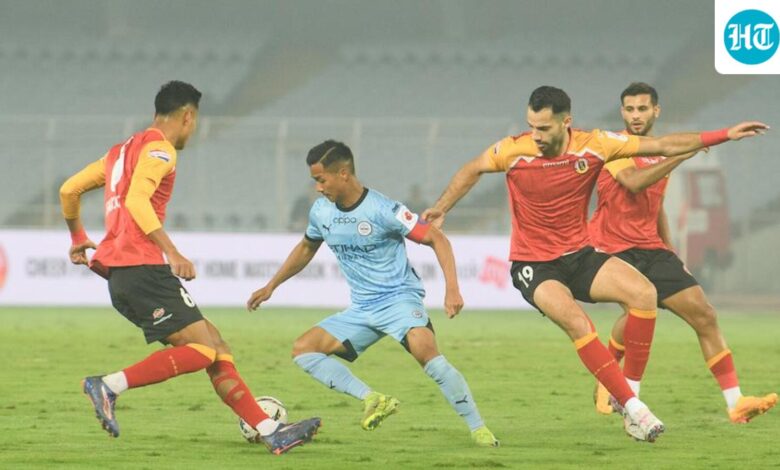 بازیکنان، باشگاه ها ممکن است از SC برای شروع لیگ درخواست کنند