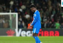 وینیسیوس جونیور تمدید قرارداد خود را به تعویق انداخت زیرا شکاف با ژابی آلونسو در رئال مادرید به جوش آمد: گزارش: