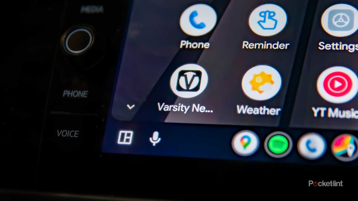 برنامه Varsity Network روی صفحه Android Auto نمایش داده می شود. 