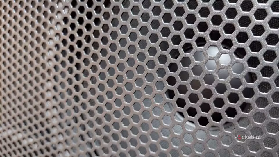 نمای نزدیک از مشبک بلندگو در Soundboks 4