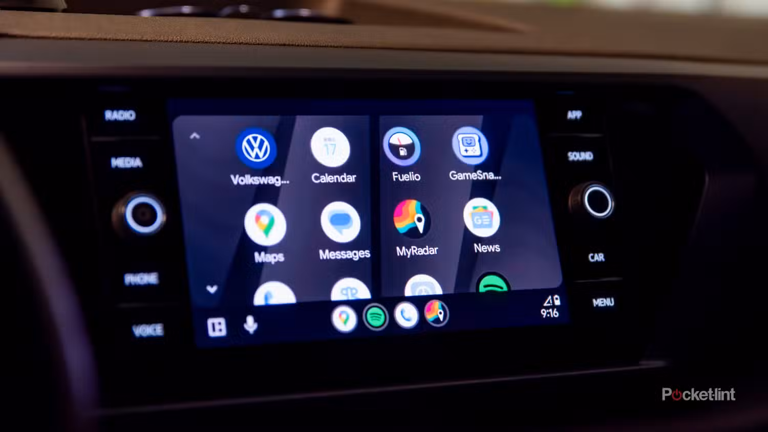 یک عکس ثابت از صفحه اصلی برنامه Android Auto.