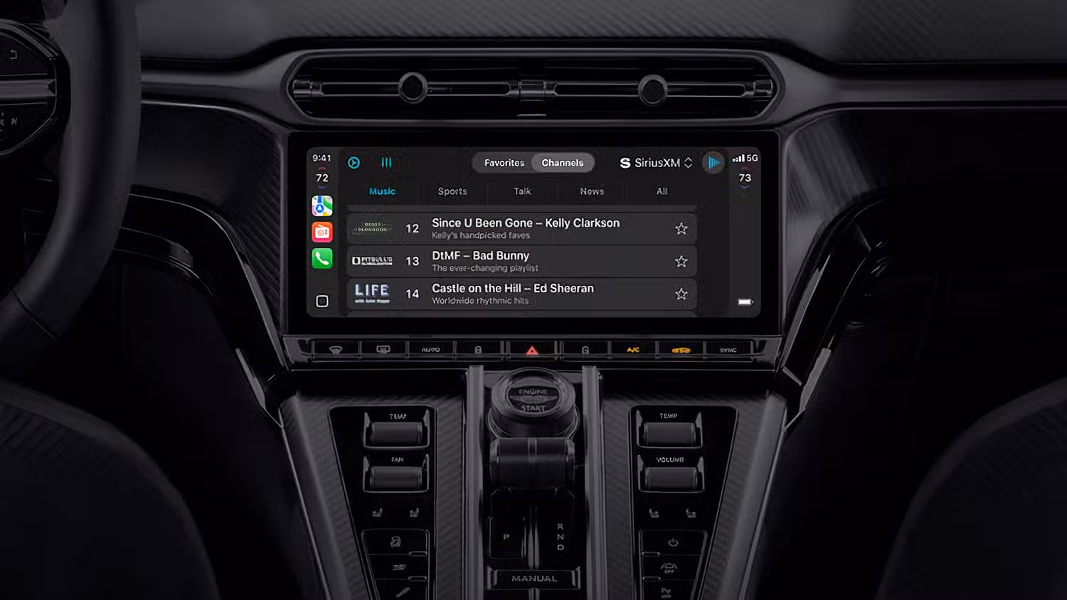 یک عکس ثابت از Apple CarPlay Ultra در یک استون مارتین جدید نمایش داده شده است. 