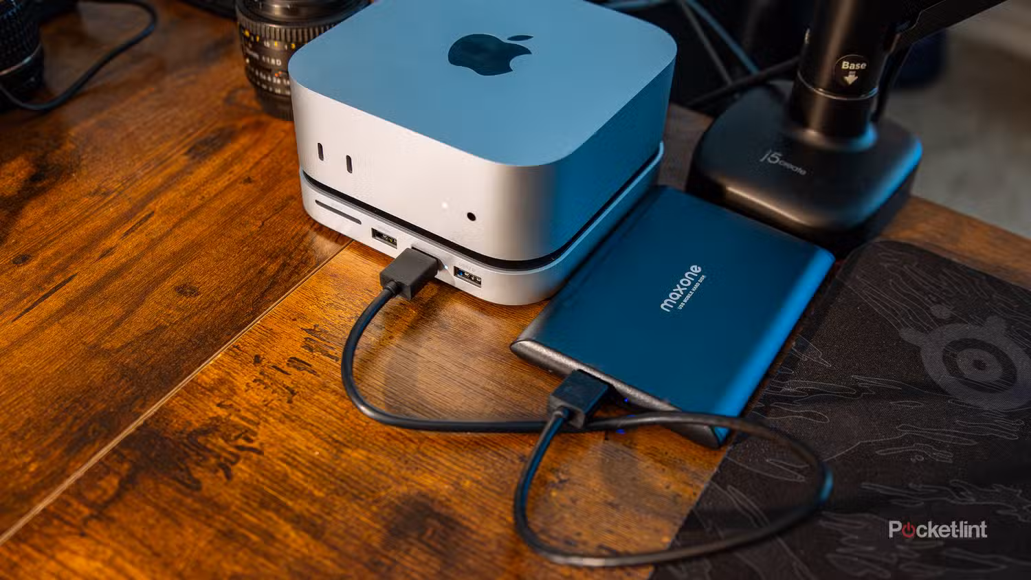 یک عکس ثابت از محفظه SSD Satechi Mac Mini M4.