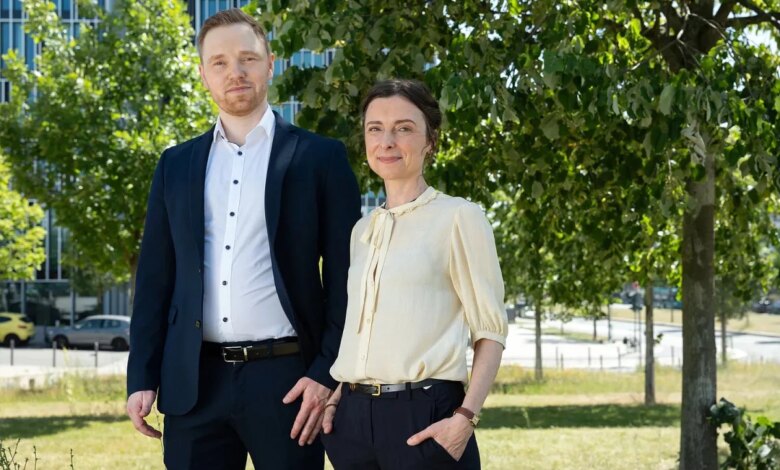 Benjamin Dose and Angela Relógio - TimeTeller
